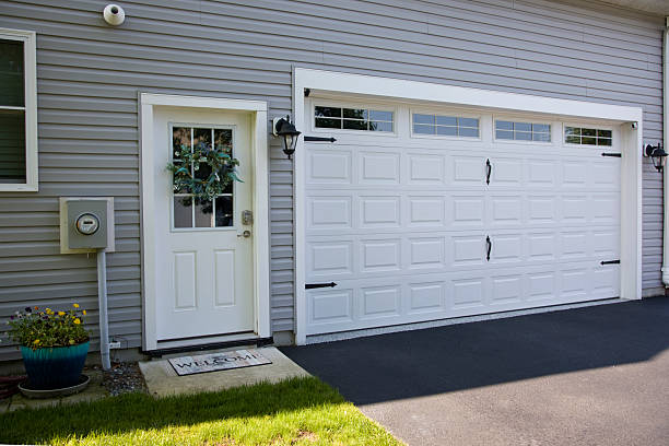 24/7 Emergency Garage Door Panel Replacement experts in Port Ewen, NY